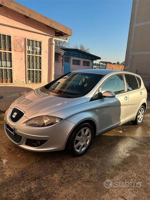 Grigio Usata 2006 Seat Altea Monovolume | 3500 € (Buon prezzo) - Immagine 1/4