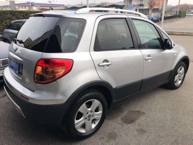 Usata Fiat Sedici Dynamic 120 CV (88 kW) 2006 Argento SUV