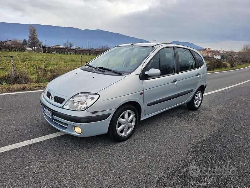 Usata Renault Scénic 107 CV (78 kW) 2000 Grigio Monovolume