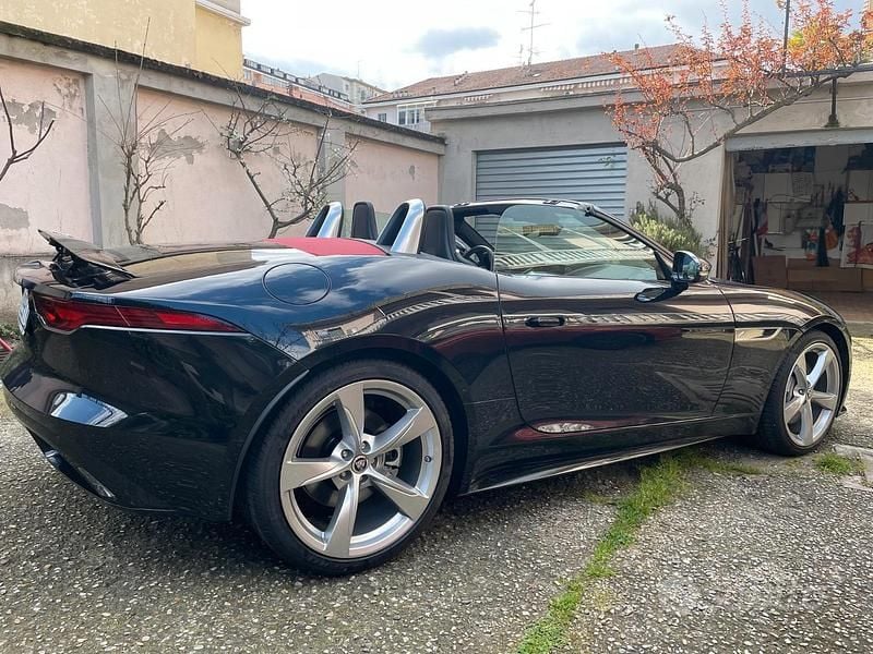 Usata Jaguar F-Type 300 CV (220 kW) 2025 Nero Cabrio