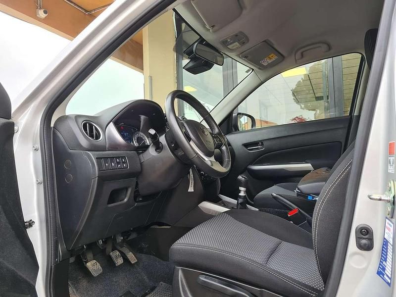 Usata Suzuki Vitara Cool 129 CV (94 kW) 2024 Argento SUV