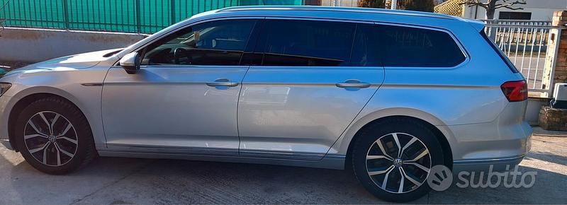 Usata VW Passat 190 CV (139 kW) 2015 Grigio Station wagon