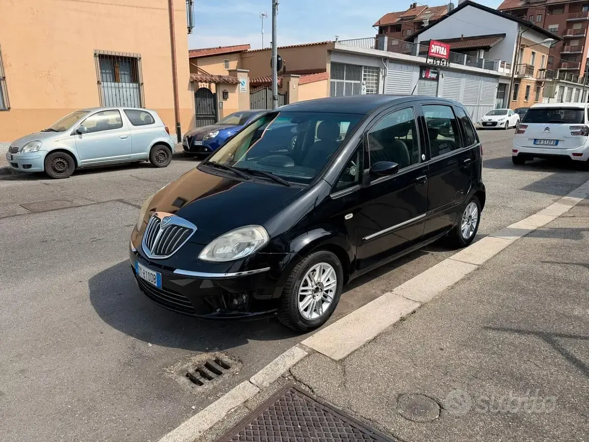 Usata Lancia Musa 77 CV (56 kW) 2009 Nero Monovolume