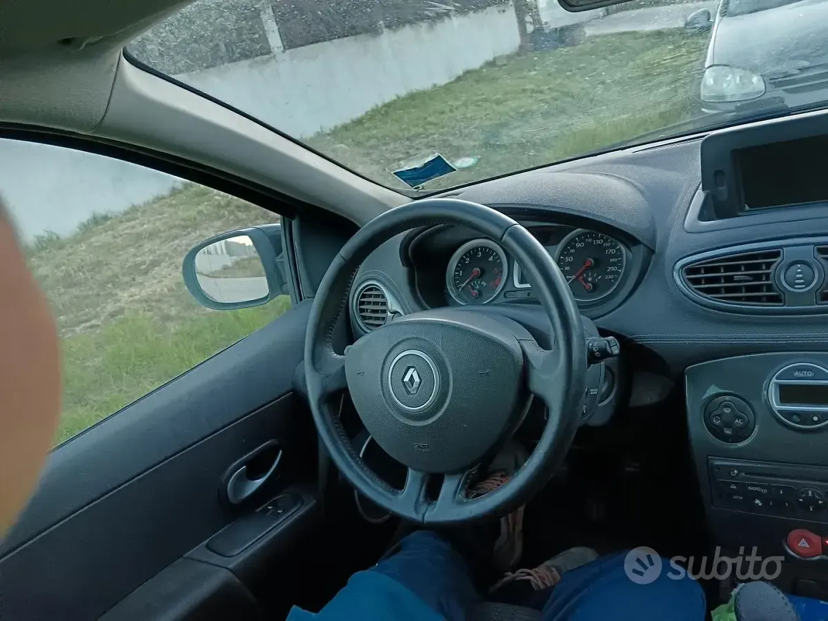 Usata Renault Clio 64 CV (47 kW) 2010 Bianco