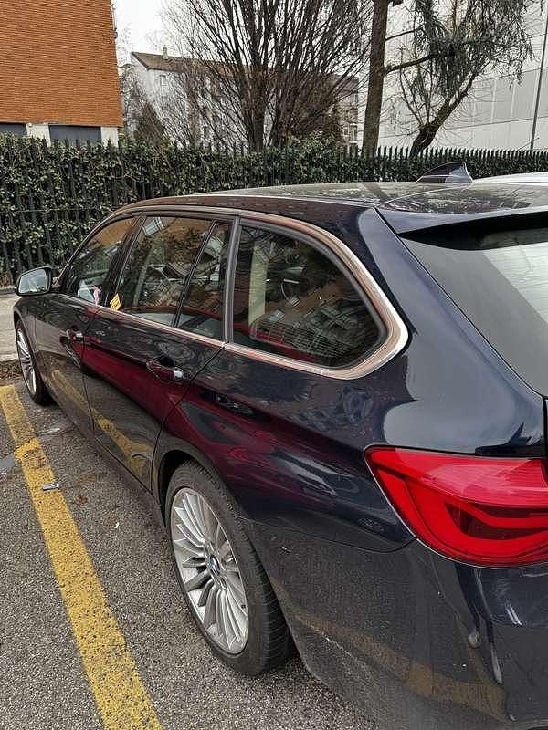Usata BMW 320 Luxury Line 190 CV (139 kW) 2016 Blu/azzurro Station wagon