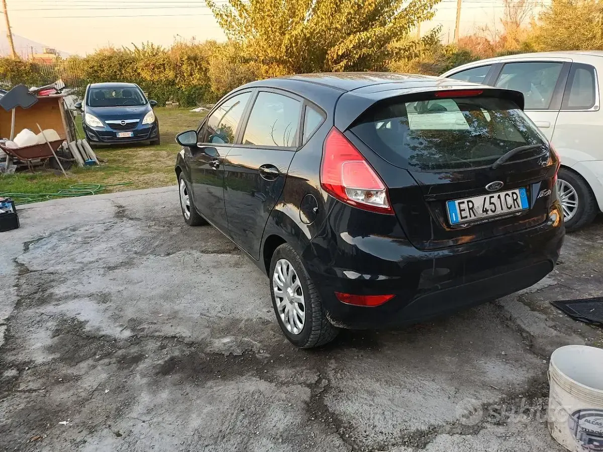 Usata Ford Fiesta 75 CV (55 kW) 2013 Nero Utilitaria