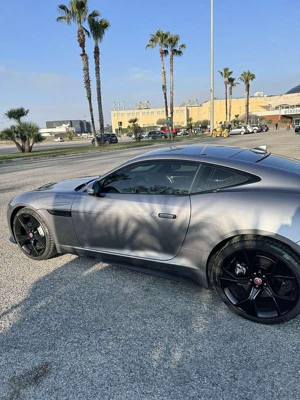 Usata Jaguar F-Type R-Dynamic 300 CV (220 kW) 2022 Grigio Coupé