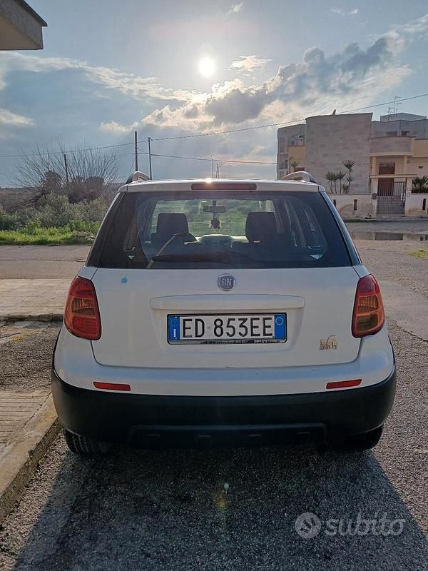 Usata Fiat Sedici 135 CV (99 kW) 2012 Bianco SUV