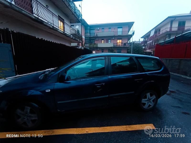 Usata Ford Focus 110 CV (80 kW) 2005 Blu Station wagon