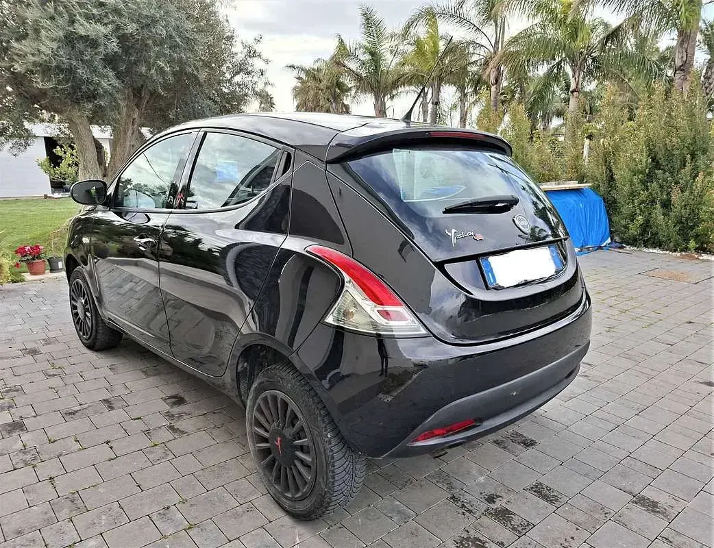 Usata Lancia Ypsilon S 86 CV (63 kW) 2015 Nero Utilitaria