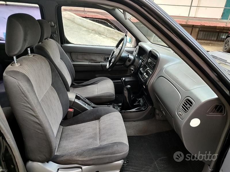 Usata Nissan Navara 133 CV (97 kW) 2003 Nero Pick-up