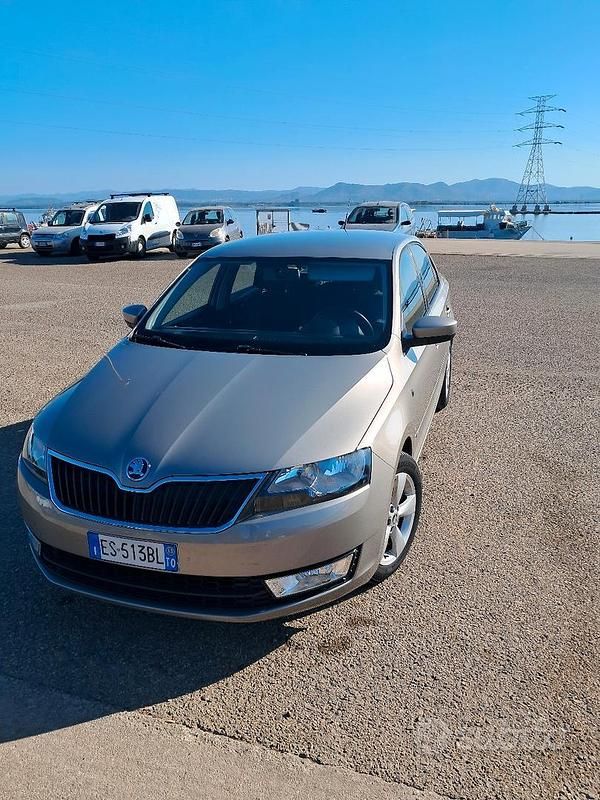 Usata Skoda Rapid Ambition 86 CV (63 kW) 2013 Argento Utilitaria