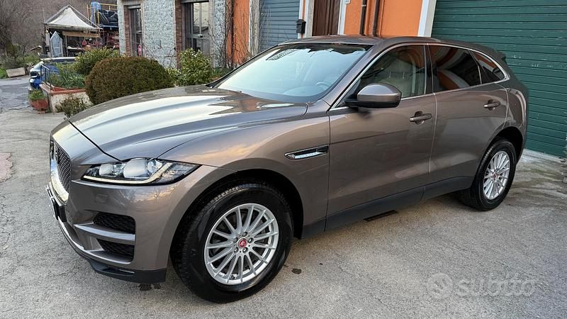 Usata Jaguar F-Pace Prestige 180 CV (132 kW) 2016 Grigio SUV