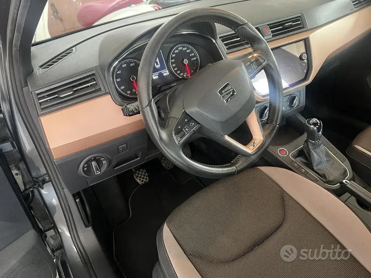 Usata Seat Ibiza 75 CV (55 kW) 2018 Grigio Utilitaria