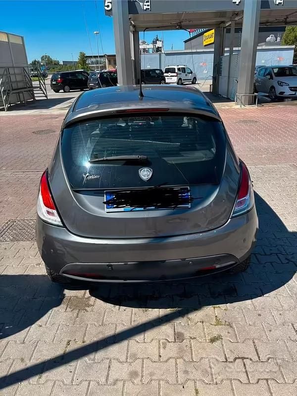 Usata Lancia Ypsilon 69 CV (50 kW) 2012 Grigio Utilitaria