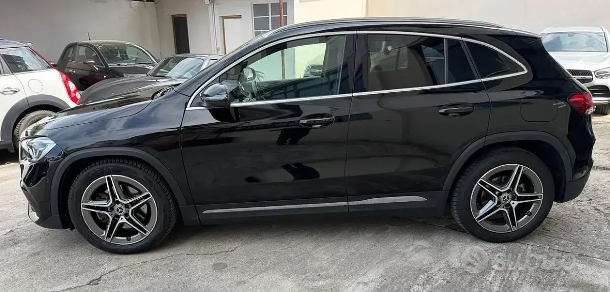 Usata Mercedes GLA180 Premium 116 CV (85 kW) 2021 Nero SUV