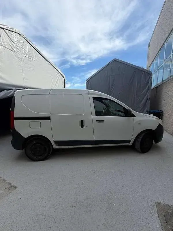Usata Dacia Dokker Ambiance 75 CV (55 kW) 2018 Bianco Monovolume
