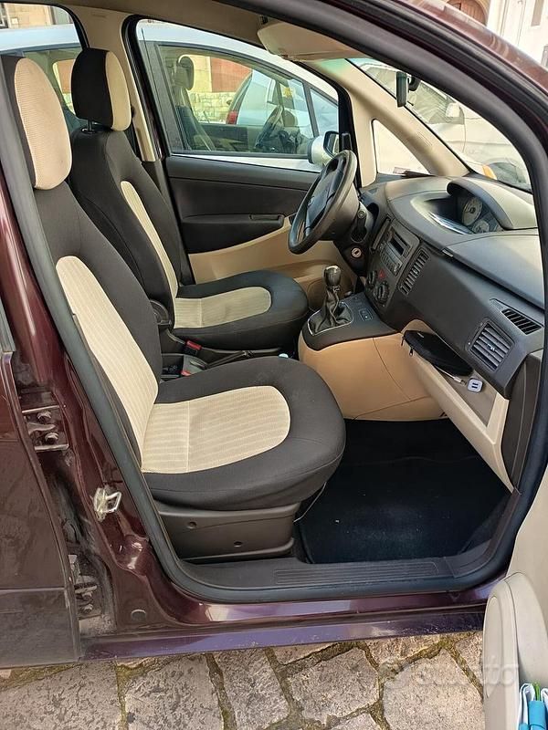 Usata Lancia Musa 69 CV (50 kW) 2007 Viola Monovolume