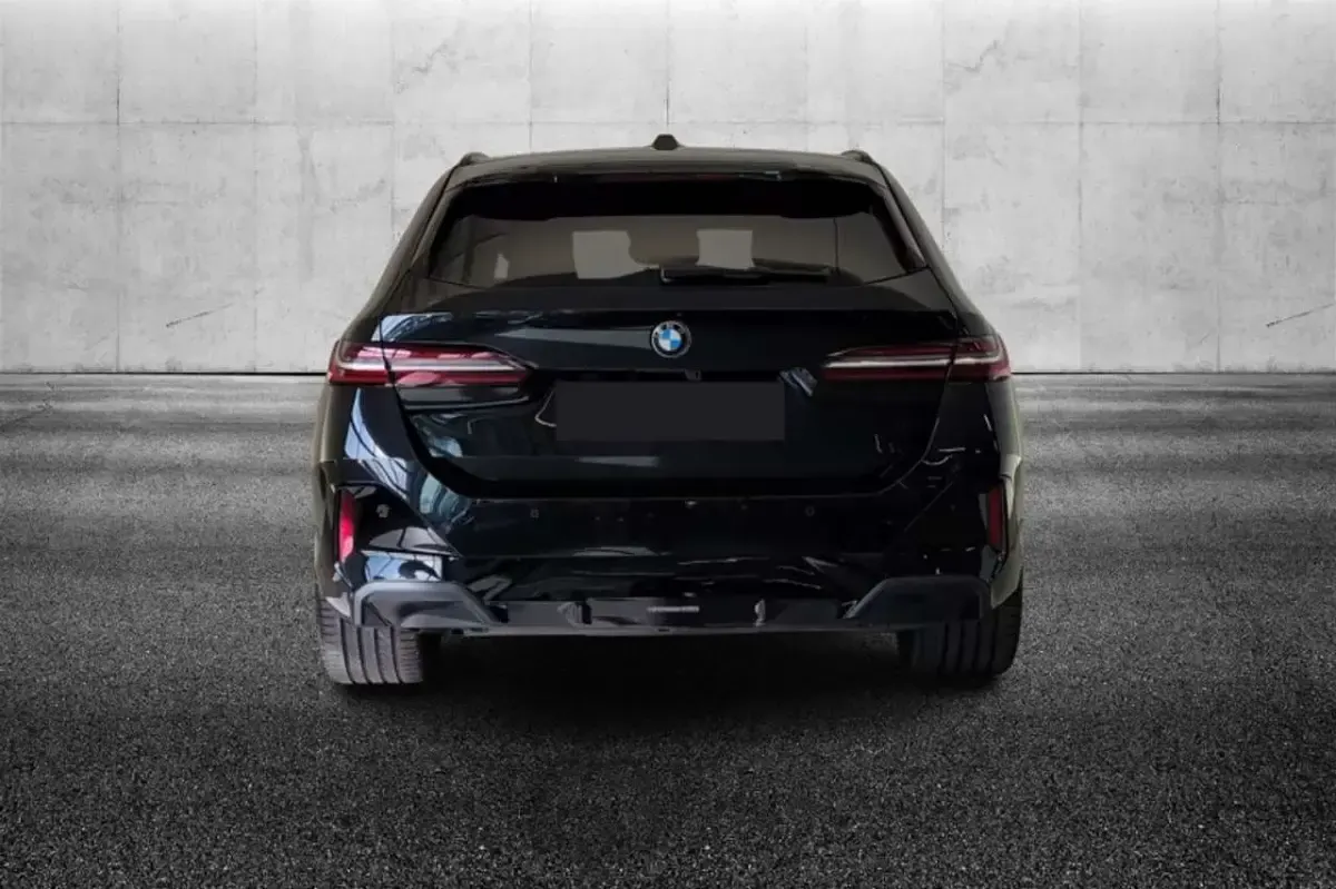 Usata BMW 520 M Sport 197 CV (144 kW) 2025 Nero Station wagon
