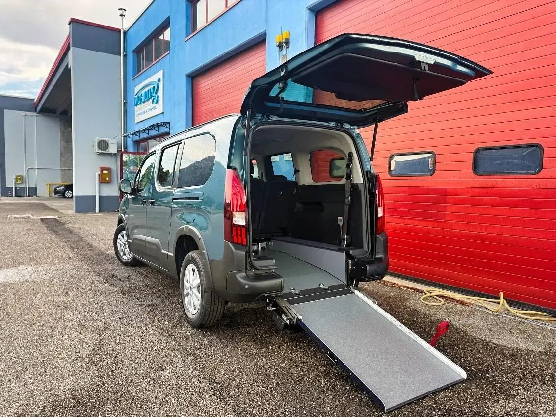 Nuova Peugeot Rifter 130 CV (95 kW) 2026 Blu Monovolume