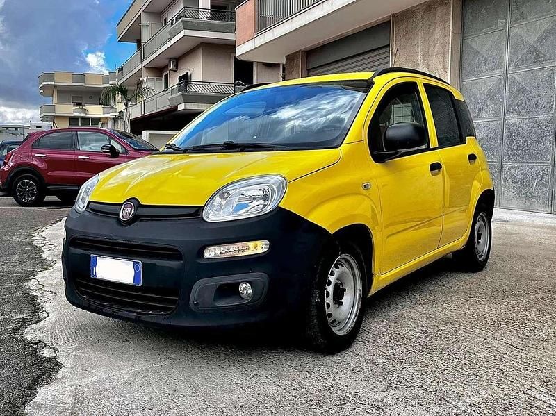 Usata Fiat Panda S 80 CV (58 kW) 2017 Giallo Furgone