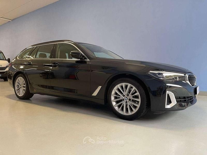 Nero Usata 2022 BMW 520 Station wagon | 24.990 € (Ottimo prezzo) - Immagine 1/4