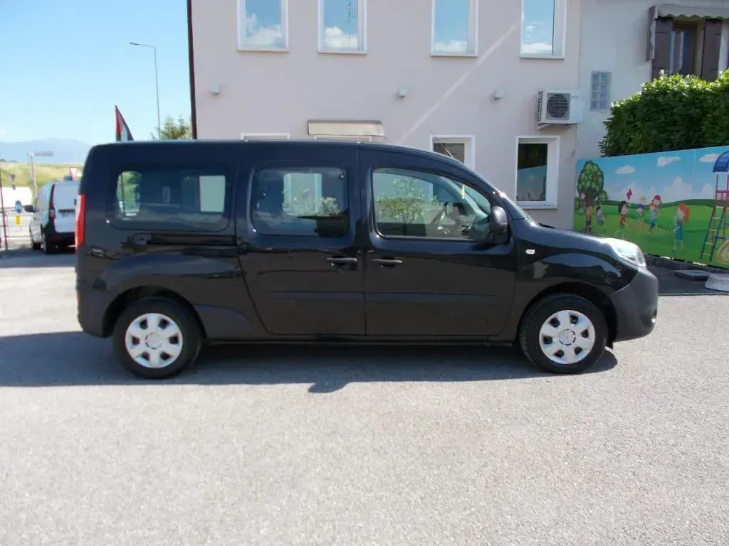 Usata Renault Kangoo 116 CV (85 kW) 2021 Nero / metallizzato Monovolume