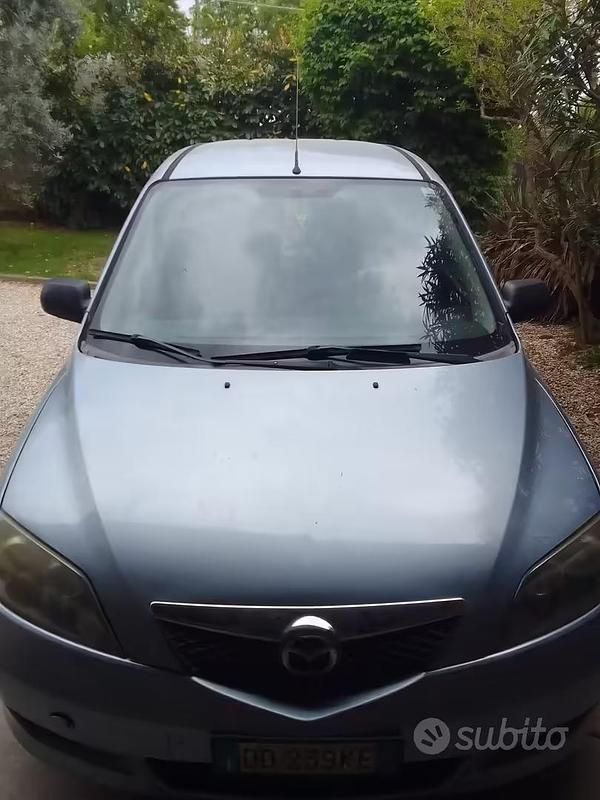 Usata Mazda 2 68 CV (50 kW) 2006 Blu Utilitaria