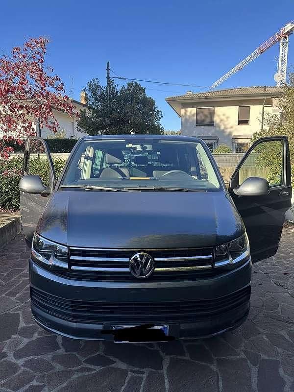 Usata VW Caravelle 110 CV (80 kW) 2018 Grigio Furgone