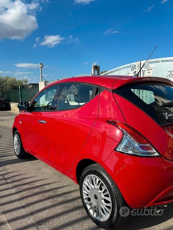Gebraucht Lancia Ypsilon Gold 69 PS (50 kW) 2017 Rot Kleinwagen