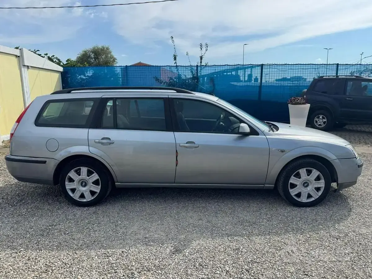 Usata Ford Mondeo Ghia 131 CV (96 kW) 2006 Grigio Station wagon