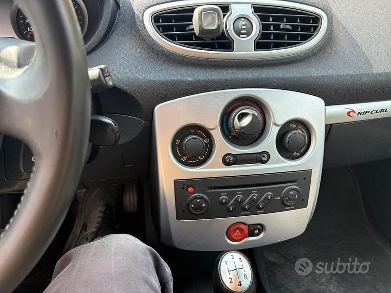 Usata Renault Clio II 75 CV (55 kW) 2008 Grigio Berlina