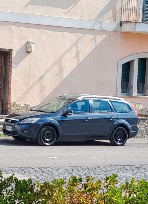 Grigio Usata 2008 Ford Focus Station wagon | 2000 € - Immagine 1/4