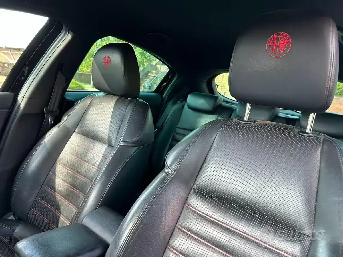 Usata Alfa Romeo Giulietta Exclusive 140 CV (102 kW) 2012 Nero Utilitaria