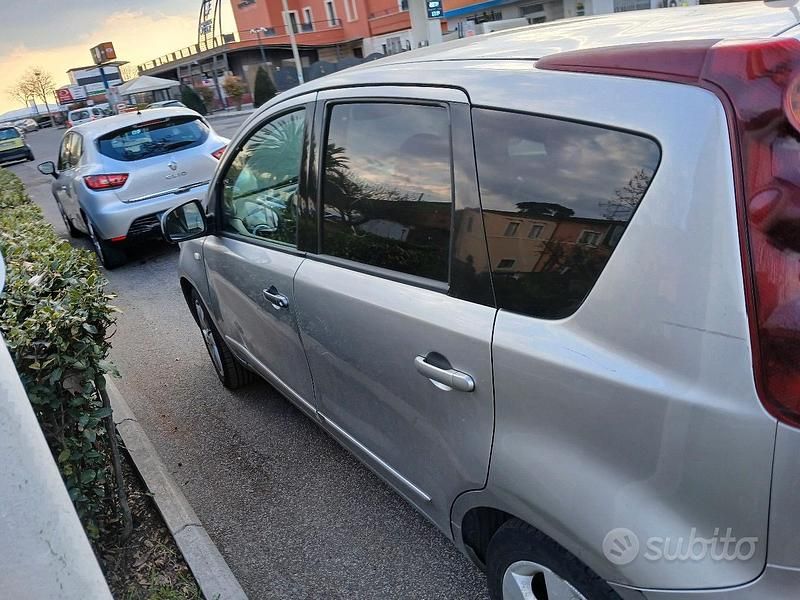 Usata Nissan Note 86 CV (63 kW) 2011 Grigio Utilitaria