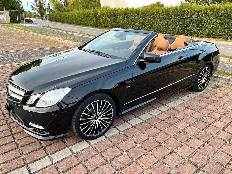 Usata Mercedes E220 184 CV (135 kW) 2013 Nero Cabrio