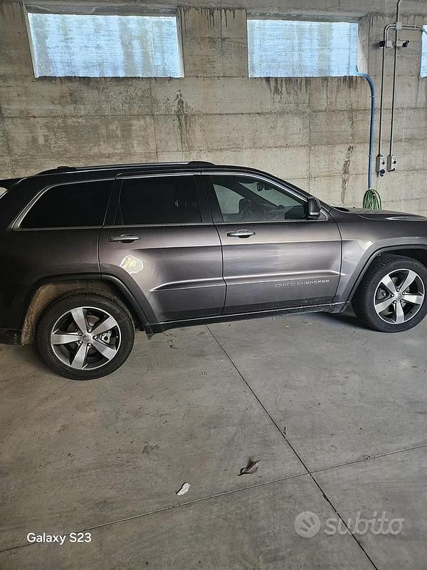 Usata Jeep Grand Cherokee 243 CV (178 kW) 2014 Grigio SUV