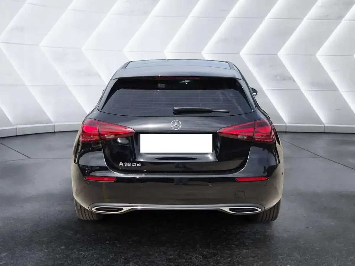 Usata Mercedes A180 Advanced 116 CV (85 kW) 2024 Nero Berlina