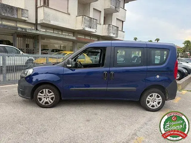 Usata Fiat Doblò Easy 105 CV (77 kW) 2015 Bluazzurro Monovolume