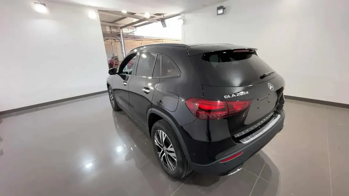 Gebraucht Mercedes GLA200 Advanced Plus 150 PS (110 kW) 2024 Schwarz SUV