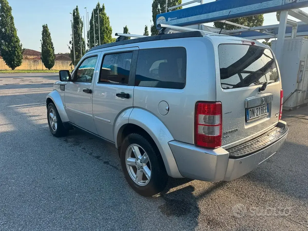 Usata Dodge Nitro 177 CV (130 kW) 2008 Grigio SUV