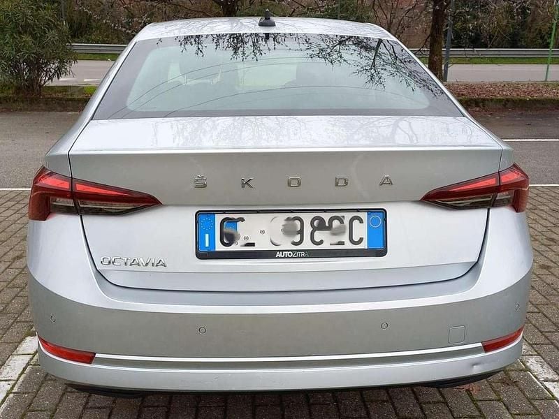 Usata Skoda Octavia Ambition 150 CV (110 kW) 2023 Argento brillante Berlina