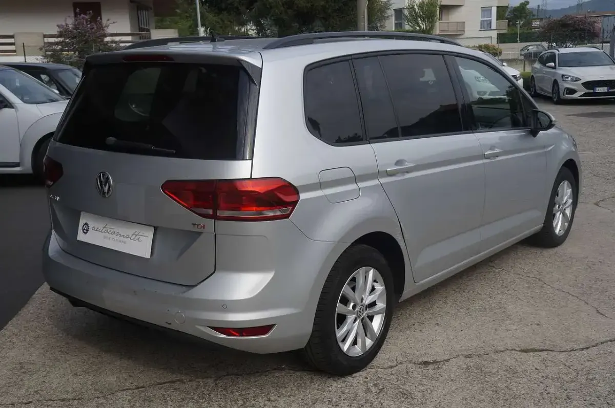 Usata VW Touran Business 116 CV (85 kW) 2017 Argento Monovolume