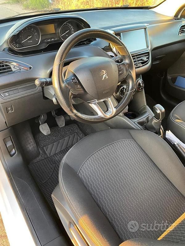 Usata Peugeot 208 75 CV (55 kW) 2018 Bianco Utilitaria