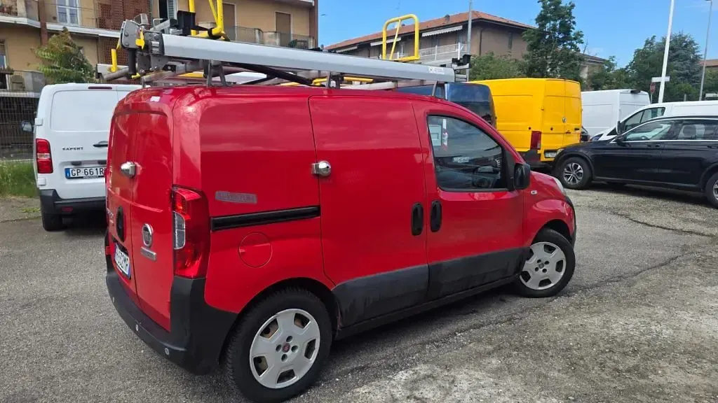 Usata Fiat Fiorino 95 CV (69 kW) 2017 Rosso / pastello Monovolume