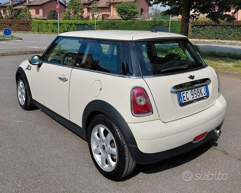 Usata Mini Cooper 120 CV (88 kW) 2010 Utilitaria