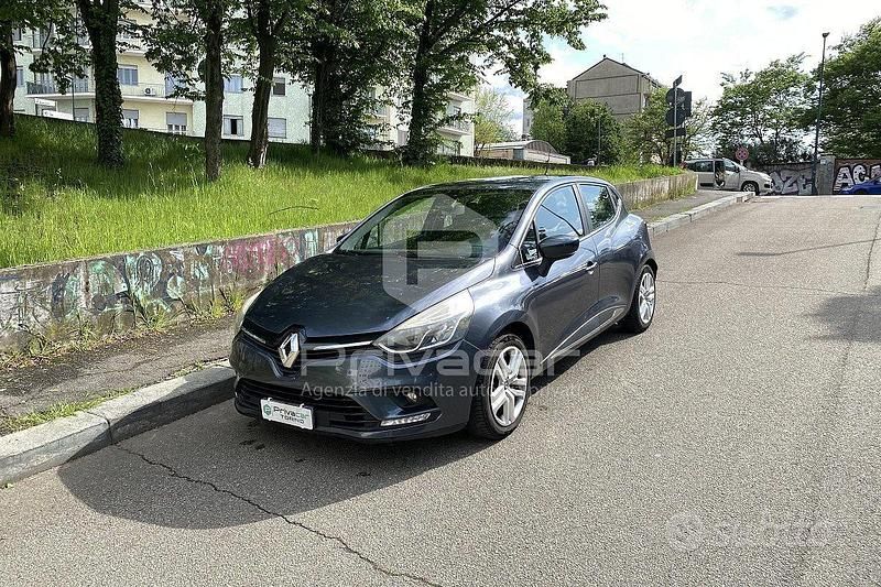 Usado Renault Clio IV Zen 75 CV (55 kW) 2016 Gris Utilitario