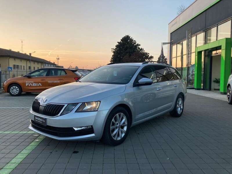 Argento Usata 2020 Skoda Octavia G-TEC Executive Station wagon | 15.900 € (Buon prezzo) - Immagine 1/4