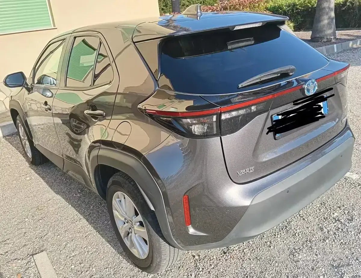 Usata Toyota Yaris Cross 92 CV (67 kW) 2024 Grigio SUV