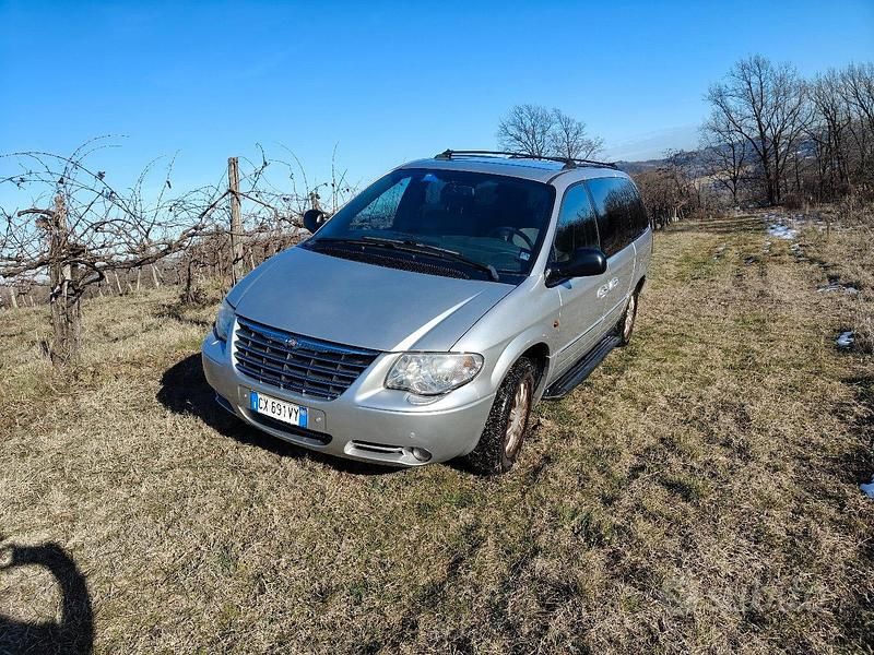 Usata Chrysler Grand Voyager 150 CV (110 kW) 2005 Grigio Monovolume